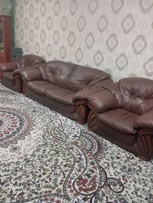 Диван и кресло из натуральной кожи