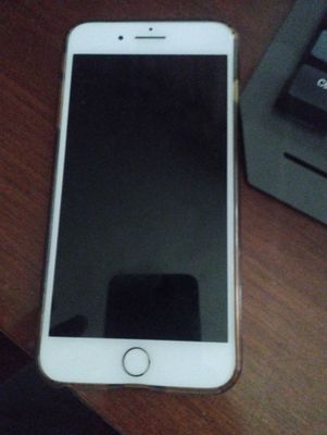 Iphone 7plus 64 хорошо состоянии всё работает иточ замена батарейка