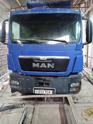 Man TGS33.360 samosval