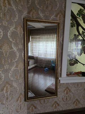 Зеркало тошойна янги холатда рамкада жуда чиройли