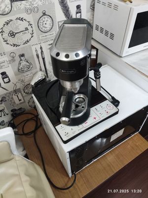 Кофеварка Рожковая DeLonghi EC685