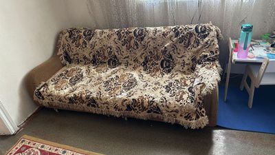 Продается диван, 2 кресла и стол