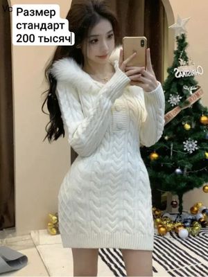 Платье с капюшоном