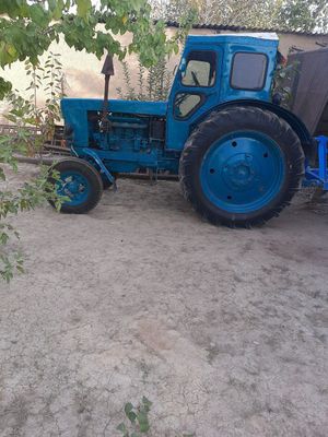 Traktor t40 sotiladi aybi yoq idial yangi holatda turibdi