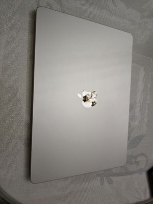 Macbook Air m2 13 inch 8/512