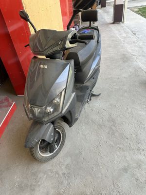 skuter elektronniy zaryadli