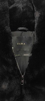 Шуба Zara черного цвета