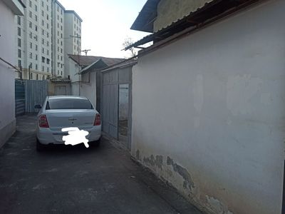 Тошкент шаҳар Олмазор тумани Нурафшон кўчасида ҳовли сотилади