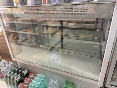 Pishiriq vitrina xolodilnik sotiladi.Holati yangi