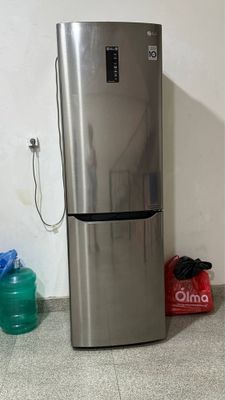 Холодильник LG в отдичном состояинии