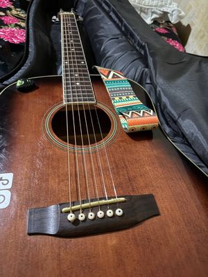 41 razmeri cexoli bilan sotiladi Italyaniski gitara ekvalazeri ham bor