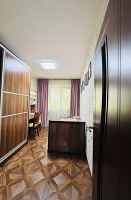 Продается своя 3-х комнатная квартира в центре