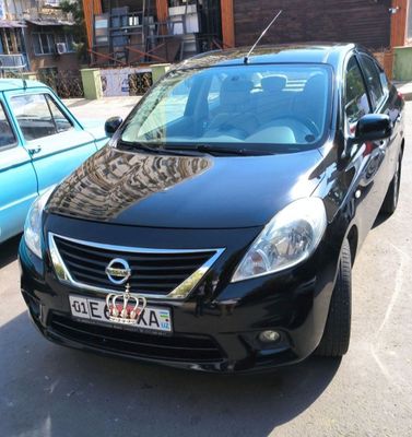 Nissan Sunny, 2013/2015, qora, urilmagan, Yapon moshina.