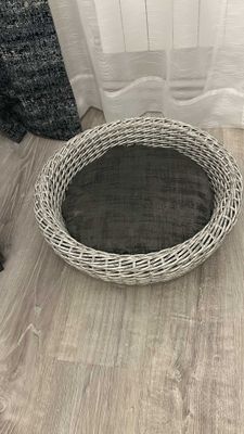 Лежанка для кошек ручной работы из ратанга