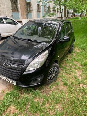 Срочно Спарк автомат 2013