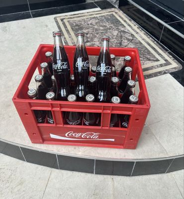 Koka kola komplekt tarasi butulkasi bilan birga