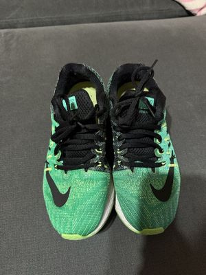 Кроссовки Nike женские