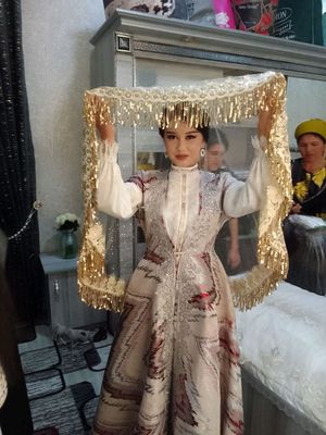 сотилади факат той куни кийилган