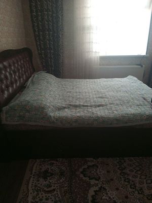 Spalniy divan sotiladi