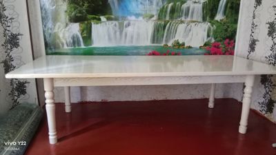 Yaxshi holatdagi ustol va stullar sotiladi