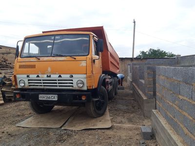 Kamaz samosval ishga tayyor moshina ishlab turubdi