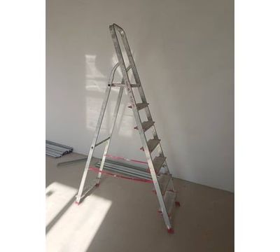 Продам металлическую лестницу 7 ступеней новая
