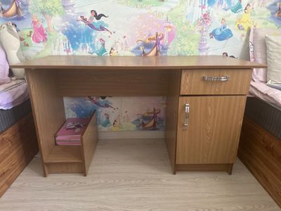 Письменный стол