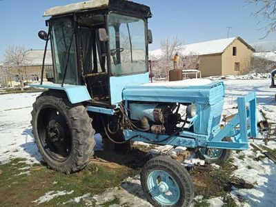Traktor 28 sotiladi
