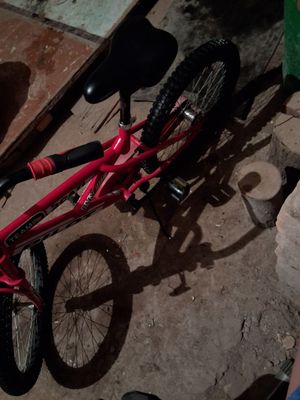 Velosiped bmx sotiladi narxi arzon.