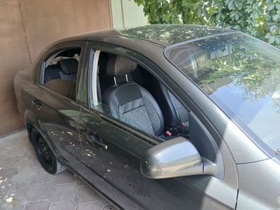Avtomobil Nexia 3
