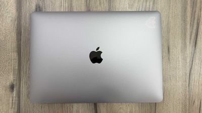 Macbook pro M2 2022 8/256 600$