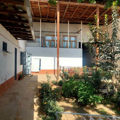 Nazarbekda hovli sotiladi 4.8 sotix