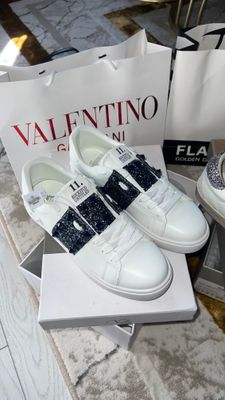 Кроссовки от Valentino