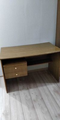 Стол + 3 табуретки в подарок