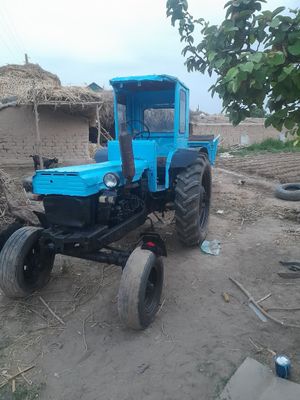 T28 traktor sotiladi