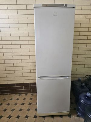 Indesit muzlatgich sotiladi. Продаётся холодильник Индесит