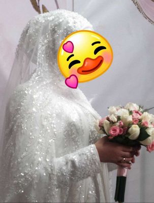 Келин кўйлаги сотилади