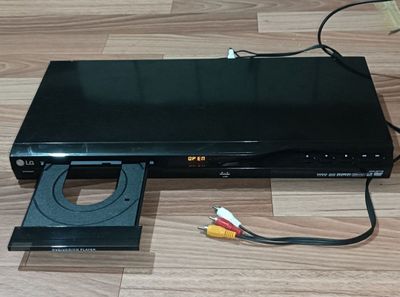 LG DVD dolby digital sotiladi