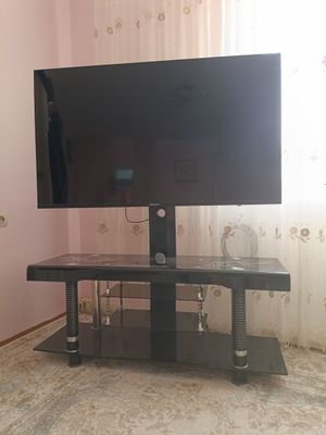 Телевизор с подставкой