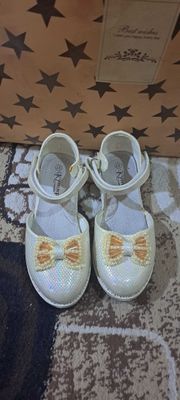 Продам детскую обувь/ туфли на девочку в идеальном состояние.