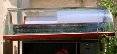 vitrina holodenik 2 metrga yaqin 2.500 dan kelishm