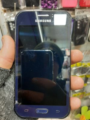 Samsung j1 ace xotira 4gb usta kormagan