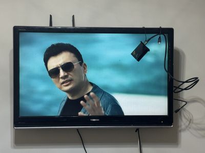 TV Toshiba 42 телевизор на фото (звук не работает)