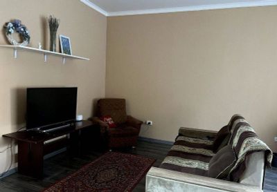 Аренда квартиры в центре 2/2/4 м Ойбек ( Чехова )