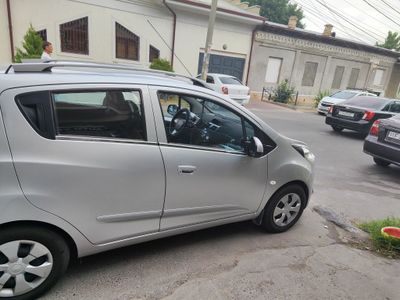Срочна сотилади спрар автамад.