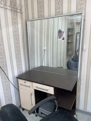 Sartarosh xona uchun stol va kreslolar
