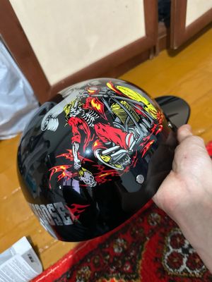 Шлем с козырьком