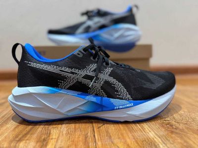 Asics Novablast 5 мужские беговые кроссовки РАЗМЕР 43,44
