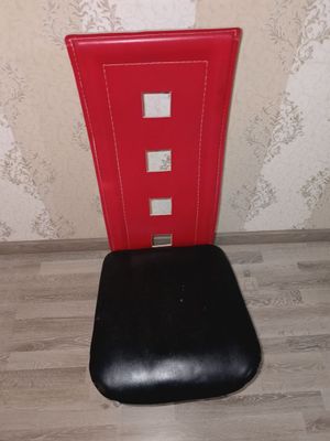 Продаются б/у стулья в хорошем качесте . 6 шт.