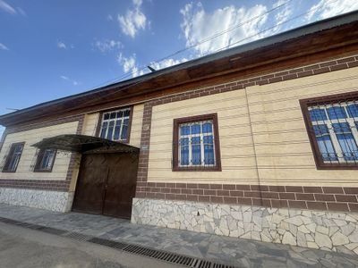 Zangiota tumanida 7 xonali tayyor hovli uy sotiladi.